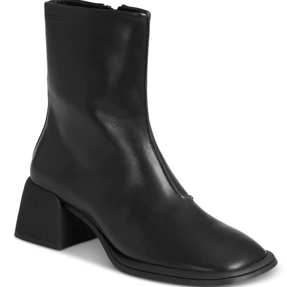 Vagabond Shoemakers women’s boots brand new in a box